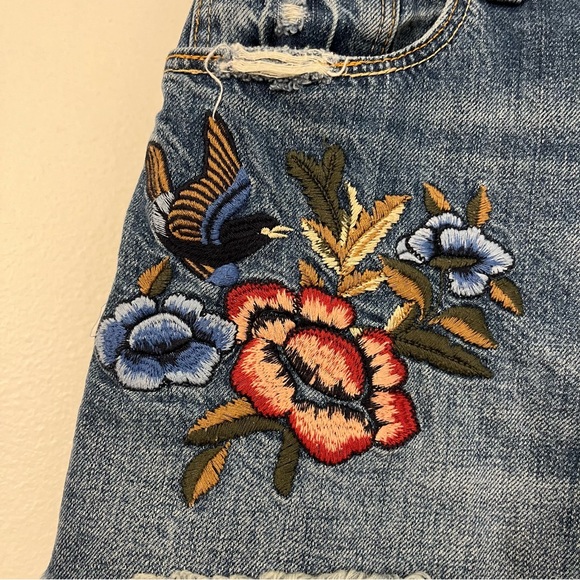 Abercrombie & Fitch Embroidered Cutoff Jean Shorts Button Fly Women’s Size 28 - Picture 8 of 10